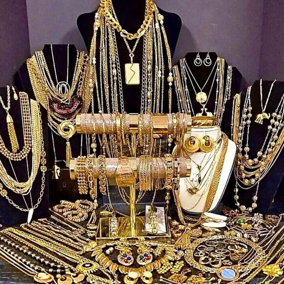 Huge 3 LBs vintage costume jewelry lot~ Gold sterling silver pearls rhinestones - Picture 3 of 9